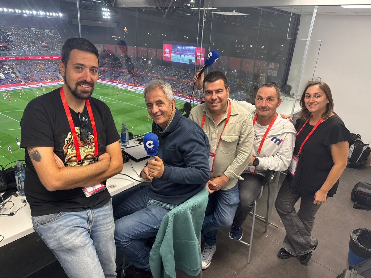 Preparados en Zorrilla con <a href="/lamacope/">Manolo Lama</a> <a href="/miguelitocope/">Miguel Ángel Díaz</a> <a href="/miriatopeee/">MIRIAN_ab</a> <a href="/sergiotalavr/">Sergio Jiménez</a> para ofrecerte en <a href="/tjcope/">Tiempo de Juego</a> el España - Bulgaria. #EuropeanQualifiers