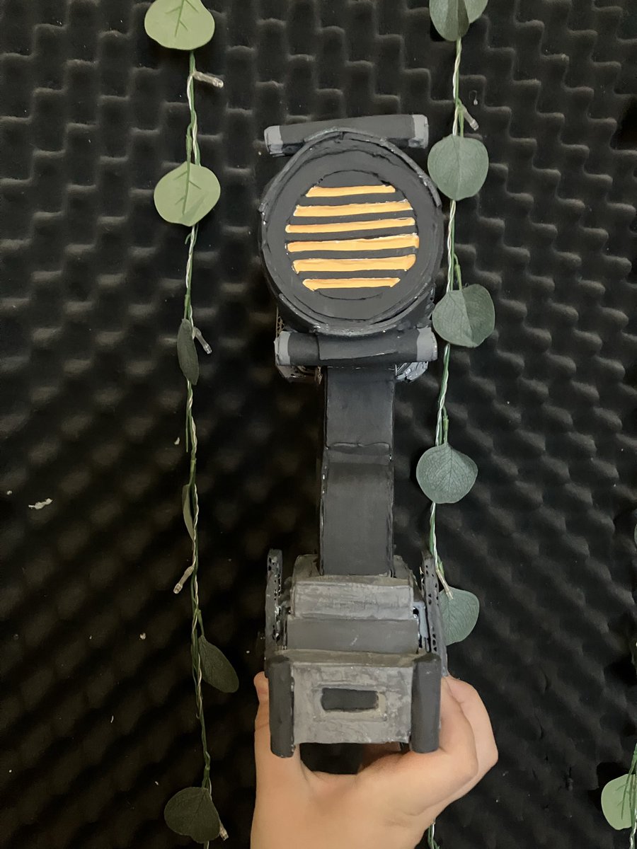 kota_randomz's tweet photo. Happy #lockdowniscoming #lockdownday :33! I wanted to show a project I’ve been working on for almost a month now but it’s essentially for my Expendable cosplay for an anime con this November! #pressure #pressuredoblox #artsandcrafts #artist @UrbanshadeRblx https://t.co/95I9k2ngiB