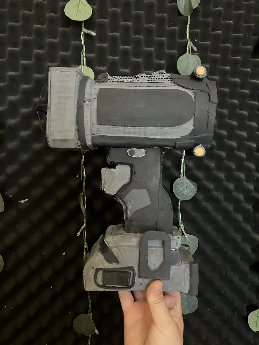 kota_randomz's tweet photo. Happy #lockdowniscoming #lockdownday :33! I wanted to show a project I’ve been working on for almost a month now but it’s essentially for my Expendable cosplay for an anime con this November! #pressure #pressuredoblox #artsandcrafts #artist @UrbanshadeRblx https://t.co/95I9k2ngiB