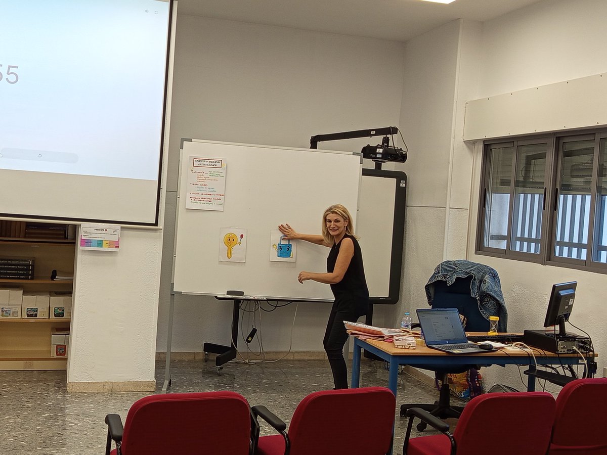 tochemase's tweet photo. Acabando la sesión sobre la atención de las dificultades del alumnado derivadas de la Inteligencia Límite, con Montse López Fernández, en el Aula del Futuro @cepdegranada https://t.co/UkjmFMLWJr