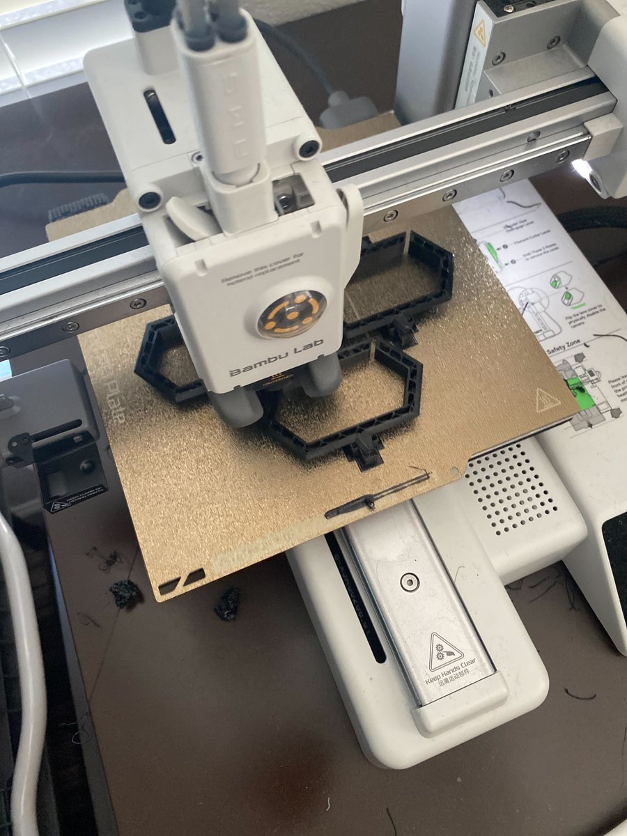 icodeagents's tweet image. printing spooky chains for Halloween