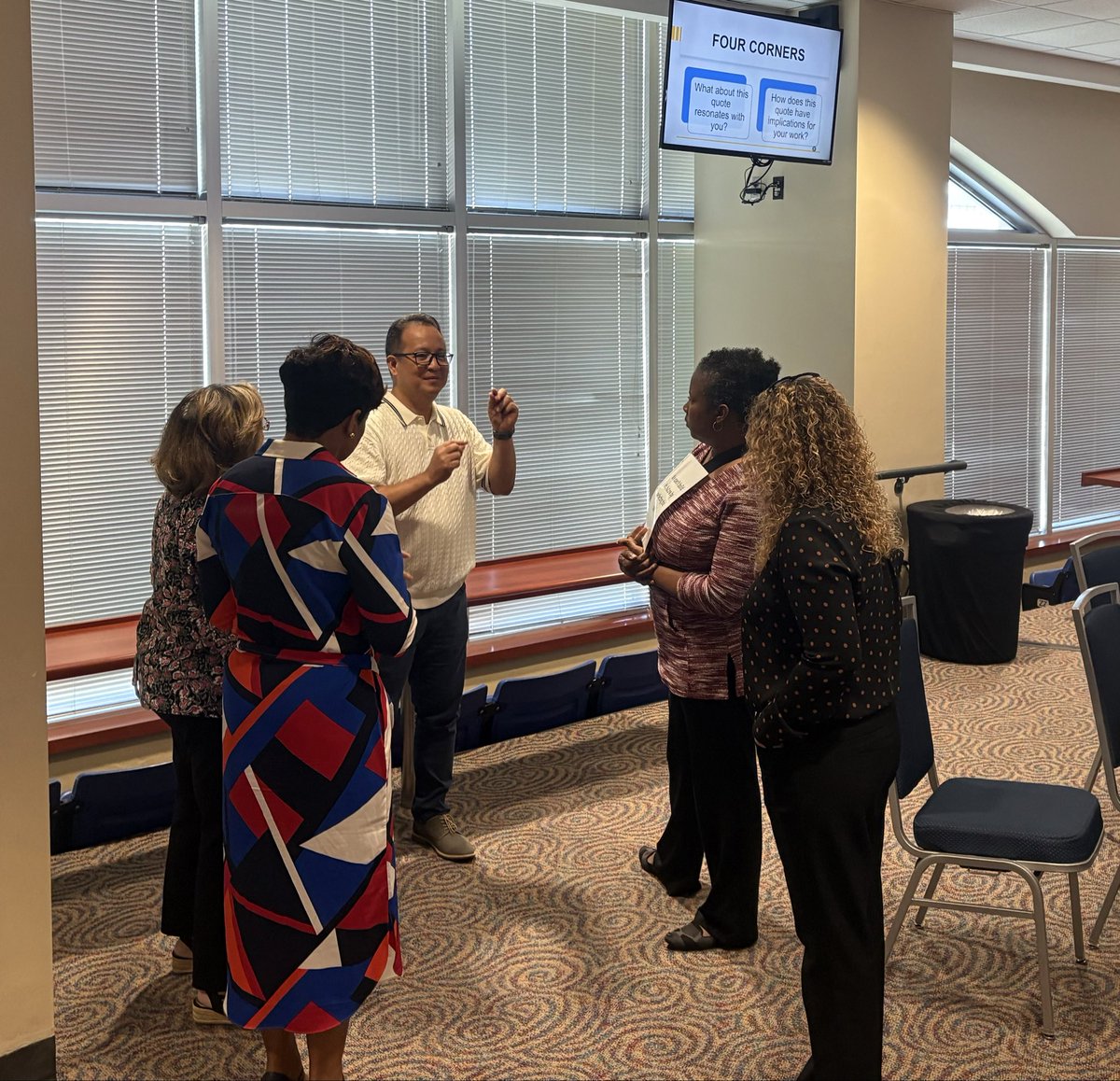 JulieDiaz tweet media