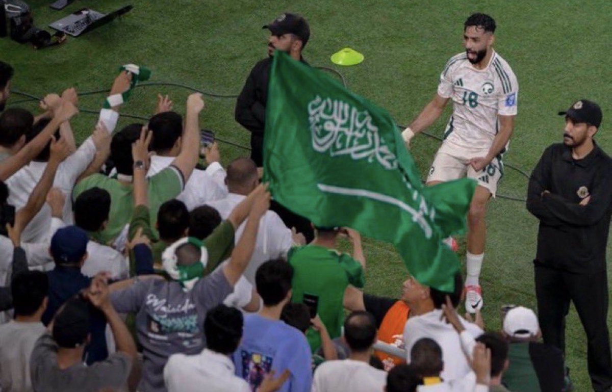 aj3__v's tweet photo. @AzizbagBag بالتوفيق المنتخب 💚💚💚💚 https://t.co/K7esPBquIS