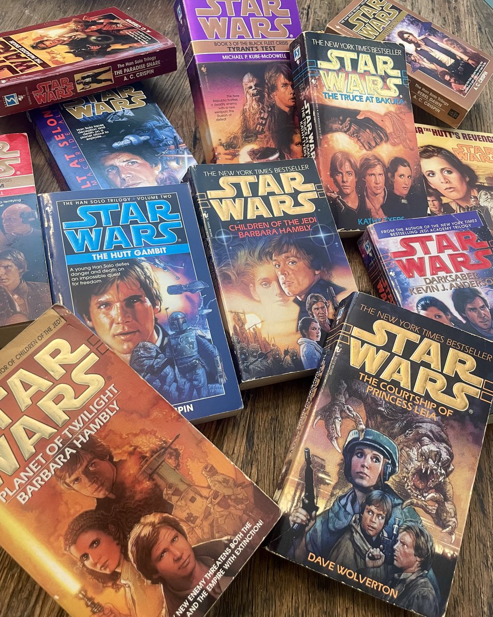 Legacy_Expo's tweet image. Drew Struzan was probably best known for his movie posters, but we will always cherish his many, many contributions to our bookshelves - a master, and an inspiration. ✨
#DrewStruzan #StarWarsLegends