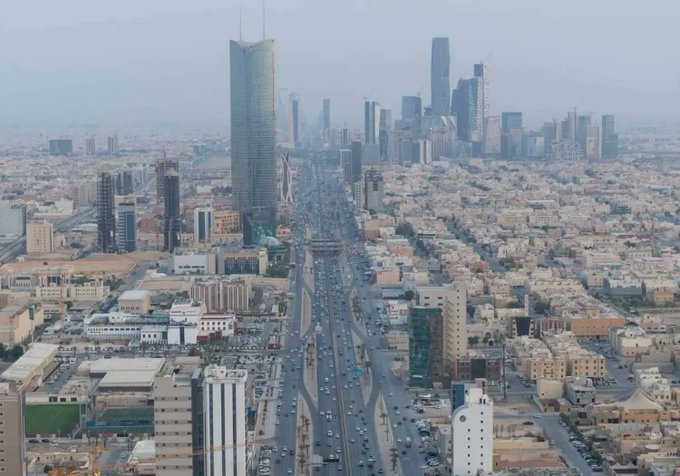 خبير اقتصادي سعودي يقول ل«الشرق الأوسط» إن الملاك الذين يماطلون في توثيق العقود على منصة «إيجار» مهددون بالغرامات في حال قام أحدهم بالإبلاغ عليهم والاستفادة من المكافأة المالية المرصودة لذلك 