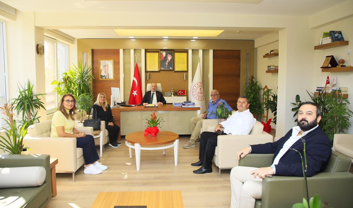 Ant Sür Kur Bir Derneği Başkanımız ve Yönetim Kurulu Üyeleri olarak İl Milli Eğitim Müdürümüz Sayın Mehmet Yasin Eriş ‘i Ziyaret Ettik.Sektörel konularda görüş alış verişi yaptık.Nazik ev sahipliği ve değerli fikir temennileri için kendilerine şükran ve teşekkürlerimizi sunarız.