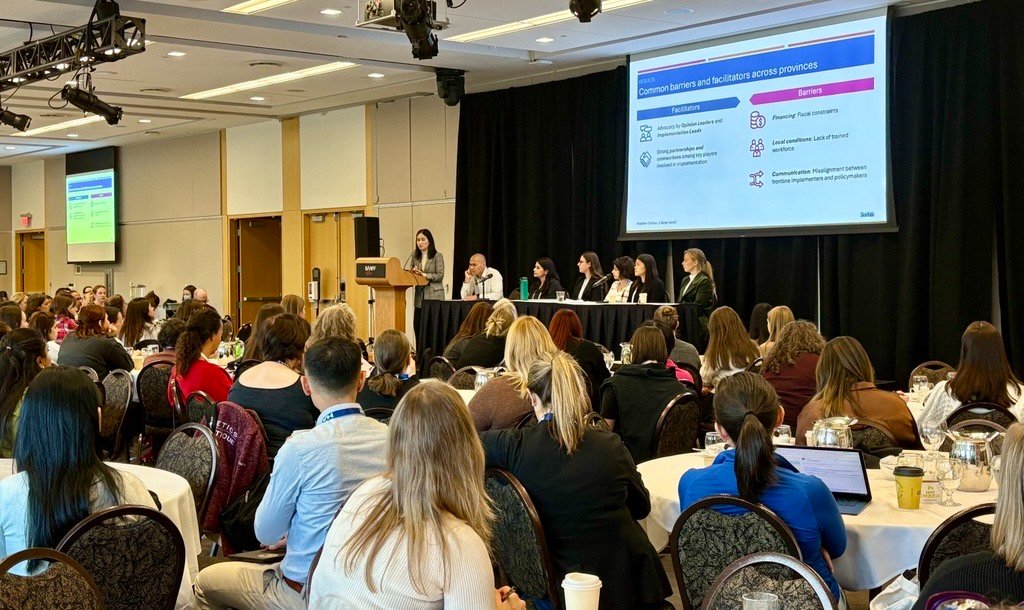 🚨At #CAGCCCMG2025, <a href="/WhiwonLee/">Whiwon Lee</a> delivered an oral presentation on barriers &amp; facilitators to clinical #GWS across 4 provinces, emphasizing the need for locally tailored strategies to support precision medicine in Canada🧬🇨🇦 <a href="/CAGC_ACCG/">CAGC-ACCG</a> <a href="/GeneticistsCCMG/">CCMG-CCGM</a>