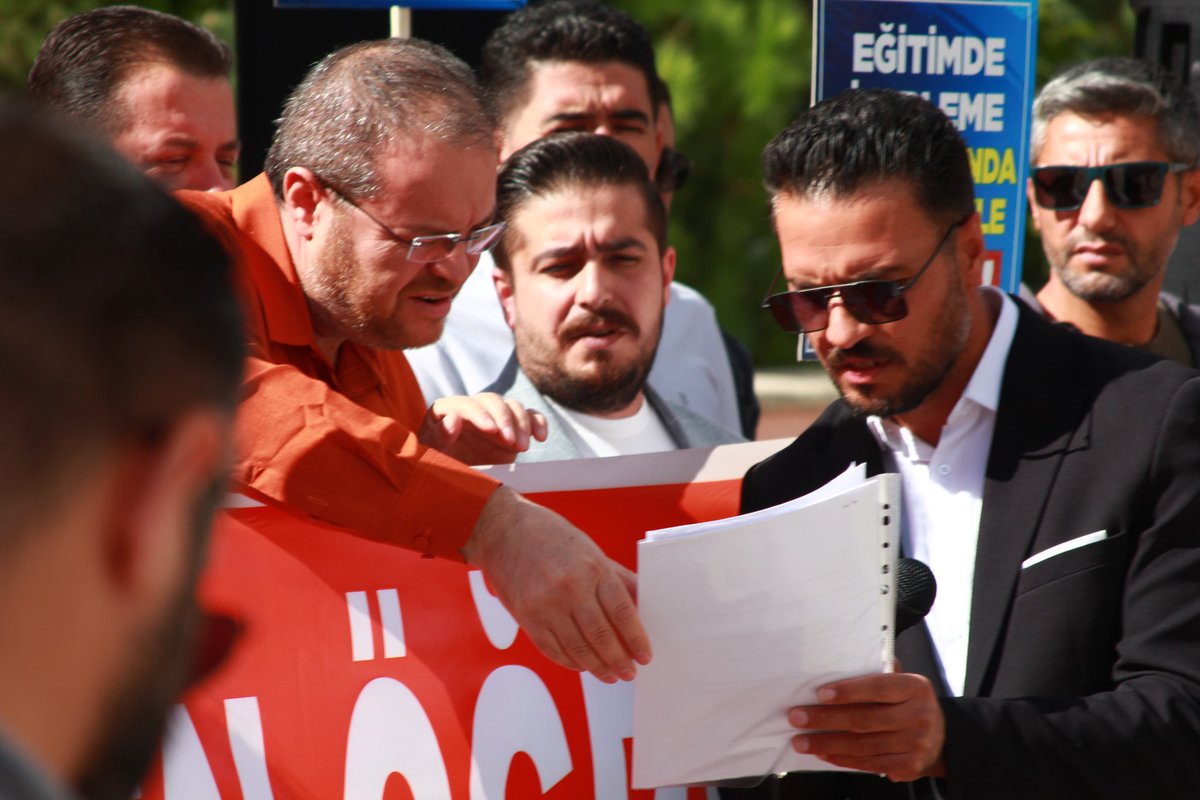 Sendika Başkanları, okul müdürleri, veliler, "Okullar açıldı ama öğrenciler öğretmensiz!" diyor.
Urfa'da 10 bin, İstanbul'da 20 bin ihtiyaç varken 15 bin atama yetersiz.
2024 KPSS'de derece yaptık. Yerimiz, meydanlar değil sınıftır!
 <a href="/Yusuf__Tekin/">Yusuf Tekin</a> <a href="/tcmeb/">Millî Eğitim Bakanlığı</a>

#Kasımda2024KPSSEkAtama
