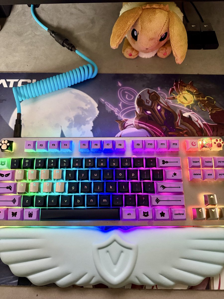 Rainy day vibes 🌧️ at least it’s cozy in here 😍