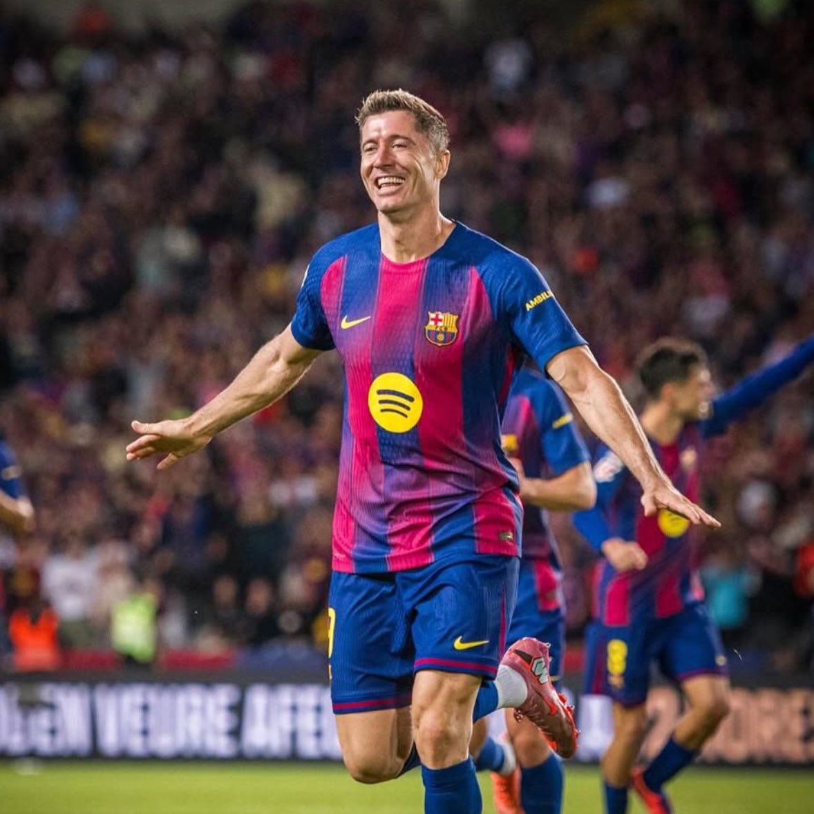 FabrizioRomano's tweet photo. 🎧 New ‘Here we go’ podcast on potential 2026 free agents - @MenInBlazers.

◉ Lewandowski’s chances to leave Barça.
◉ Alaba’s exit + Rüdiger and Carvajal cases.
◉ Maguire talks + Casemiro situation.
◉ Vlahović, Kessié, Goretzka and more…

🎥 https://t.co/jFmLCM4FCj https://t.co/J3yix8hDQK