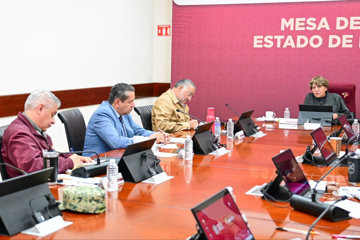 delfinagomeza's tweet image. Hoy en la Mesa de Paz revisamos las acciones de protección civil como el monitoreo del nivel de las presas y cuerpos de agua en el #Edoméx, así como las afectaciones por las lluvias atípicas.
En materia de seguridad para la población, trabajamos en conjunto los tres órdenes de…