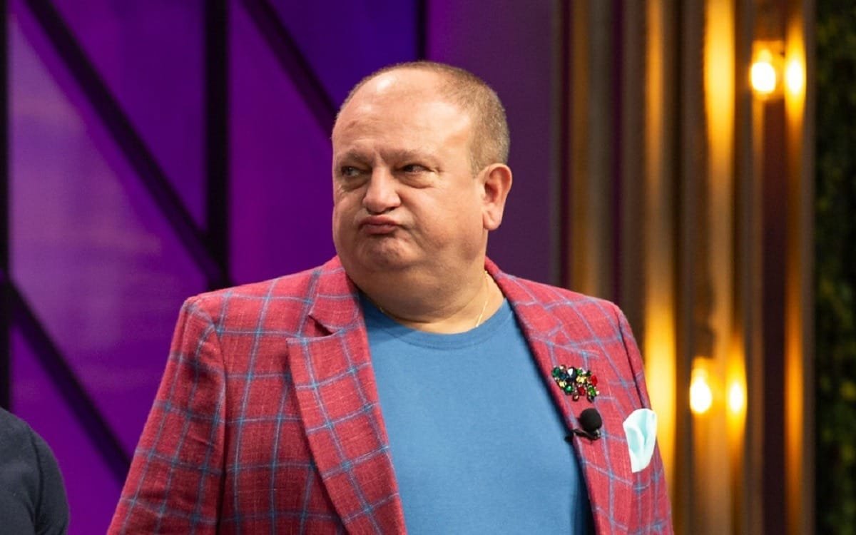 forumeplay's tweet photo. Jurado do #MasterChefBR, Erick Jacquin ironizou a alfinetada da Globo ao reality. Durante o evento da Globo Upfront, Renata Vanzetto, mentora do Chef de Alto Nível, menosprezou o ibope do reality da Band.

"Para vocês terem noção da proporção: um episódio nosso deu mais audiência do que todas as temporadas do MasterChef juntas", disse.

Procurado, Jacquin disse: "O MasterChef hoje é o programa de gastronomia mais conhecido do Brasil. É natural que a Globo cite o MasterChef como principal referência", apontou.

🗞 Folha