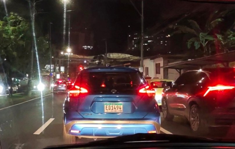 Denise_Lara's tweet photo. La respuesta mi querido @tavoj2828 es NUNCA.
A solo metros hay una subestación de la @policiadepanama y el Centro de Monitoreo Urbano C2 @jcpueblonuevo. No ha habido voluntad para coordinar con la DNOT o la @ATTTPanama. 
Eso de los taxistas  ES UN ABUSO. https://t.co/TkywnjBKPj