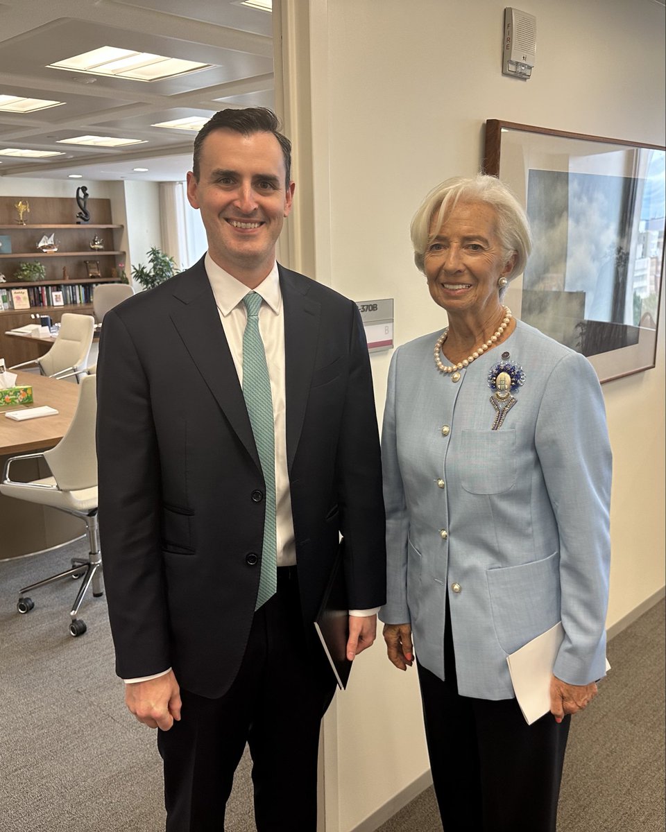 Lagarde's tweet image. Great to meet Dan Katz, @IMFNews’s newly appointed First Deputy Managing Director.
I wish Dan well as he settles into his new role and I look forward to working together.
#IMFMeetings