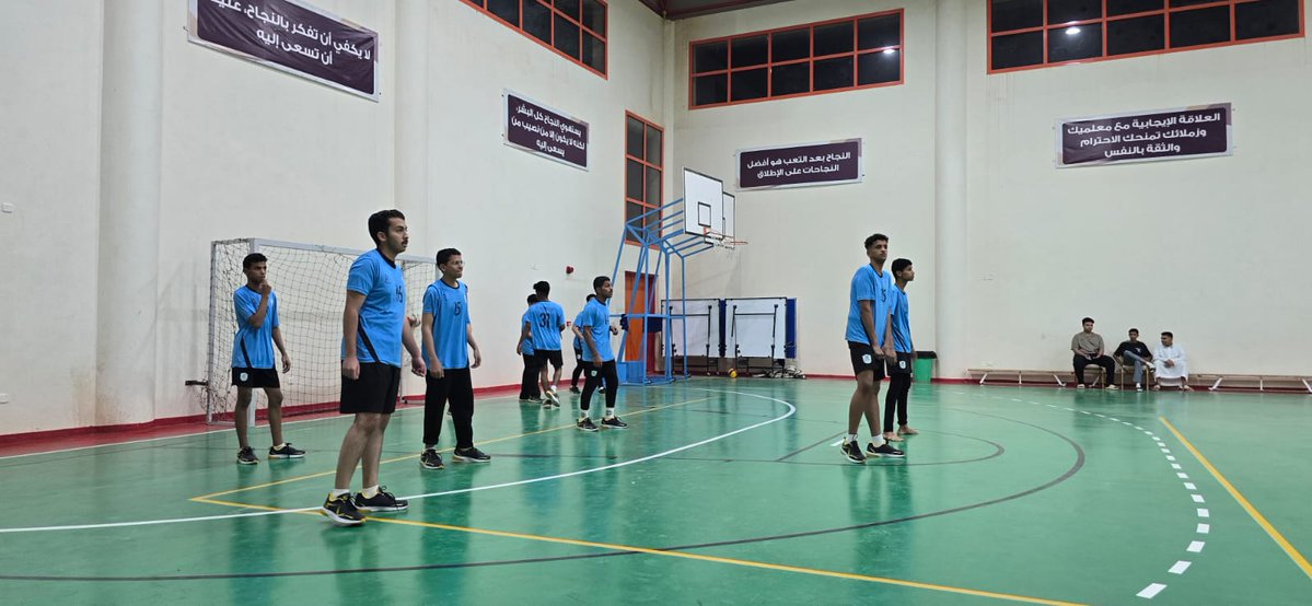 🏐| بدأت اليوم بطولة مكتب المجمعة لكرة الطائرة لفئة الشباب، وأُقيمت على أرض نادي الاعتماد أولى مباريات البطولة، والتي انتهت بفوز نادي المحمل.
كل التوفيق لفريقنا في المنافسات القادمة 🤝💙