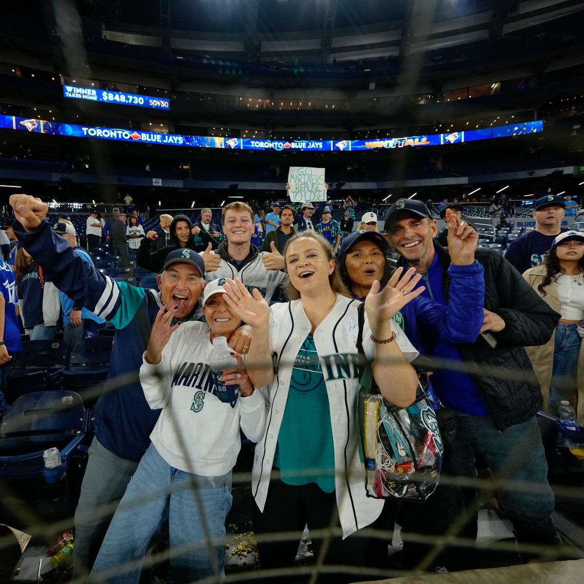 Mariners's tweet photo. Energy traveled well ⚡️

Time to bring it back home. #SeizeTheMoment https://t.co/0q3cT5YHKw
