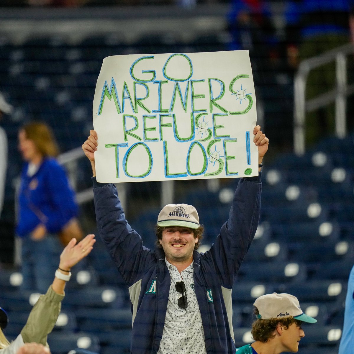Mariners's tweet photo. Energy traveled well ⚡️

Time to bring it back home. #SeizeTheMoment https://t.co/0q3cT5YHKw