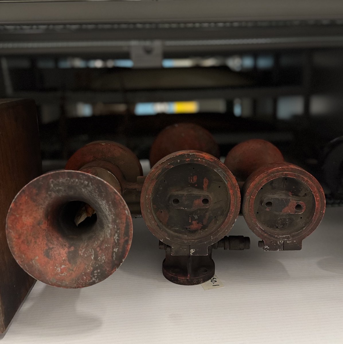 🔍 Devinez l’artefact! 🔍

Cette pièce a l’air petite, mais elle est puissante! 

Pouvez-vous deviner de quoi il s’agit et à quoi ça sert? 🤔💡⚡

Faites-nous part de vos suppositions ci-dessous et nous vous donnerons la réponse demain! 🛠️

#DevinezlArtefact #ObjetMystère