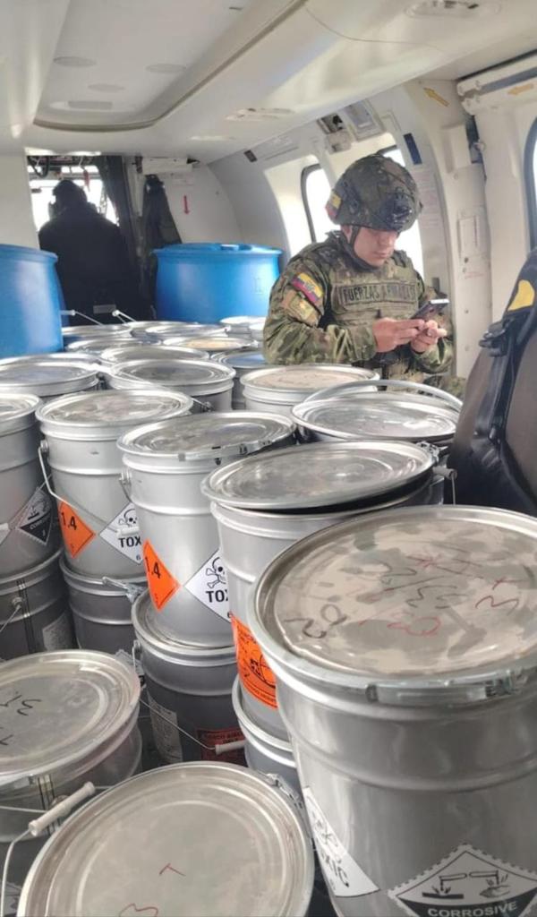 #ATENCIÓN | Convoy “humanitario” llevaba bombas lacrimógenas a Otavalo. Habitantes denuncian que, mientras se hablaba de asistencia para la población, en realidad se preparaba la represión. 
#Otavalo #Represión #Noboa #DDHH #ComunicaciónPopular #ParoNacionalEcuador