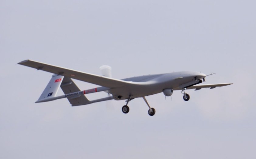 Lukai1861's tweet photo. #Bosnia #Turkey | #BREAKING:
Bosnia and Herzegovina's 🇧🇦 Defence Minister Helez announced that 2 Bayraktar TB2 🇹🇷 drones are headed to #Tuzla from Turkey 🇹🇷, with hangars already prepared for their accommodation.
According to #Helez, the Bayraktar TB2 drones will be accompanied by 4 smaller reconnaissance drones.
The alleged arrival of the 2 🇹🇷 Bayraktar TB2 drones is part of a broader package that also includes the recently acquired Kirpi II vehicles and the Kangal anti-drone system. All donated by Turkey 🇹🇷.
Dunav Intel previous reports of Turkey's deliveries to Bosnia:
https://t.co/g5Yd8DqbRj
https://t.co/ihhWKGL5Hq
https://t.co/gjfGiLxEts
https://t.co/SQ16Jje36J
#Bayraktar #TB2 #Baykar #Kangal #Kirpi #KirpiII #Sarejevo #Tuzla #Ankara #drones #drone