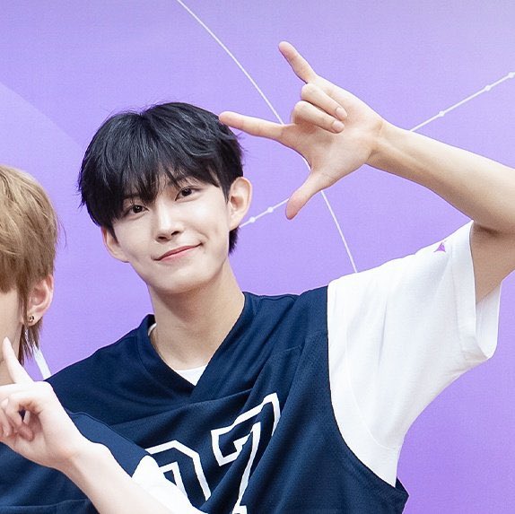 Oh 귀크면 다야 원숭이면 다야
징글 징글 징글 하게
오 좋아서 미쳐 미쳐 빠져 빠져