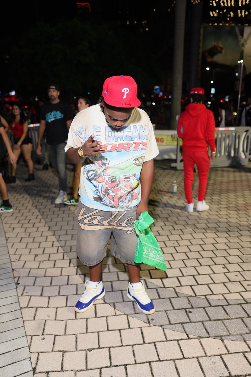 sipbackend_'s tweet photo. 🖕🏾A 9 To 5 I’m Still The Boss 💰I’ll Never Be A Manager I Done Vacuum Sealed So Many Bags 🍃 I Could’ve Been A Janitor 🧹#LongLiveDaGuyz💔 https://t.co/kG6jWnUh7m