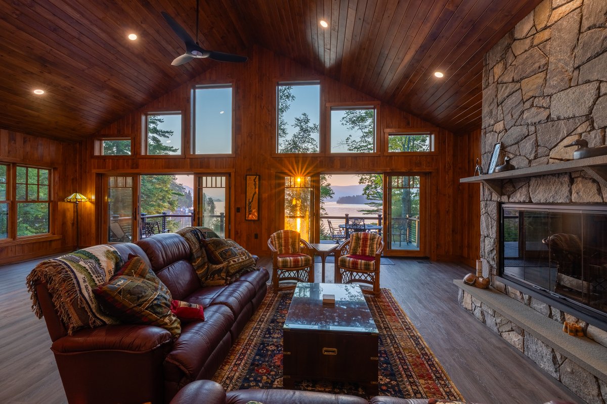 Check out this beautiful custom home we recently completed on Lake George waterfront in the Adirondacks! The residence combines warm interiors with expansive outdoor living spaces that capture the beauty of the lakefront setting.  

RH Architecture / Wildernesscapes Photography