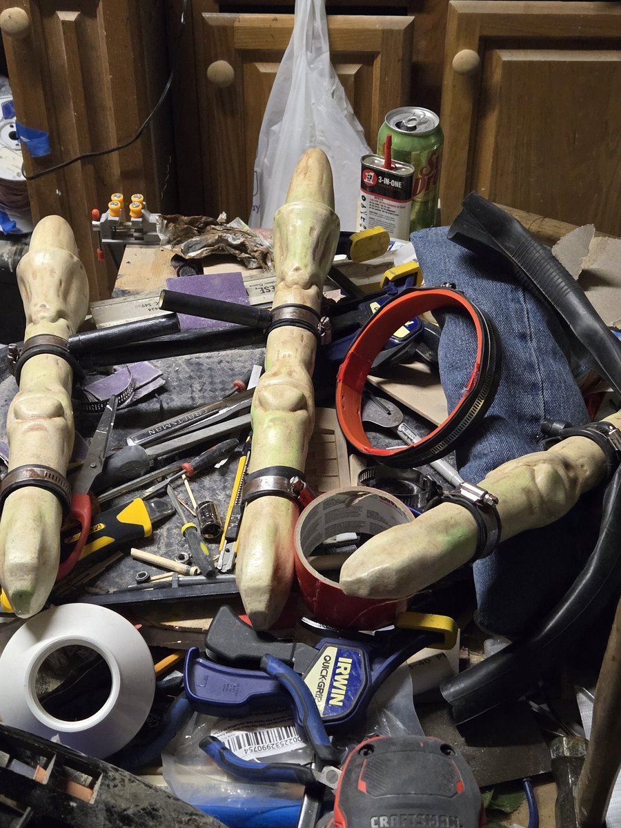 FromtheOutlet's tweet photo. Yes, this is actually progress. I swear! Really! #fallout #3dprinting #cosplay #LSC42 #deathclaw https://t.co/ms39loXZrP