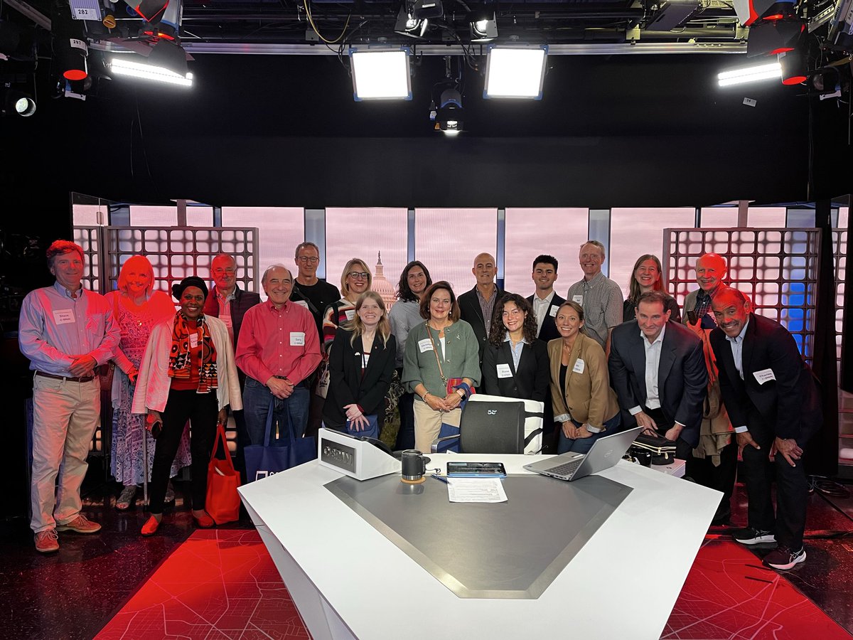 zdlowe's tweet image. It’s always a great day when Ohioans connect with other Ohioans - and it’s made better when it involves @cspan!

Today, we welcomed members of the Cleveland Club of D.C. (yes, there are so many of us here that we have our own club) to our offices to learn more about #CSPAN.