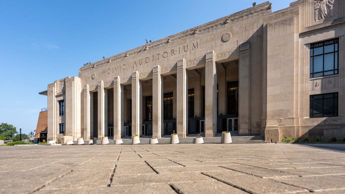 Grand Rapids has transformed over the last decade and continues to expand. But if you look closer, you'll see the rich history of Grand Rapids is still on display everywhere. Learn more about the architectural history of GR and visit the link below! 🏛️ 
experiencegr.com/articles/post/…