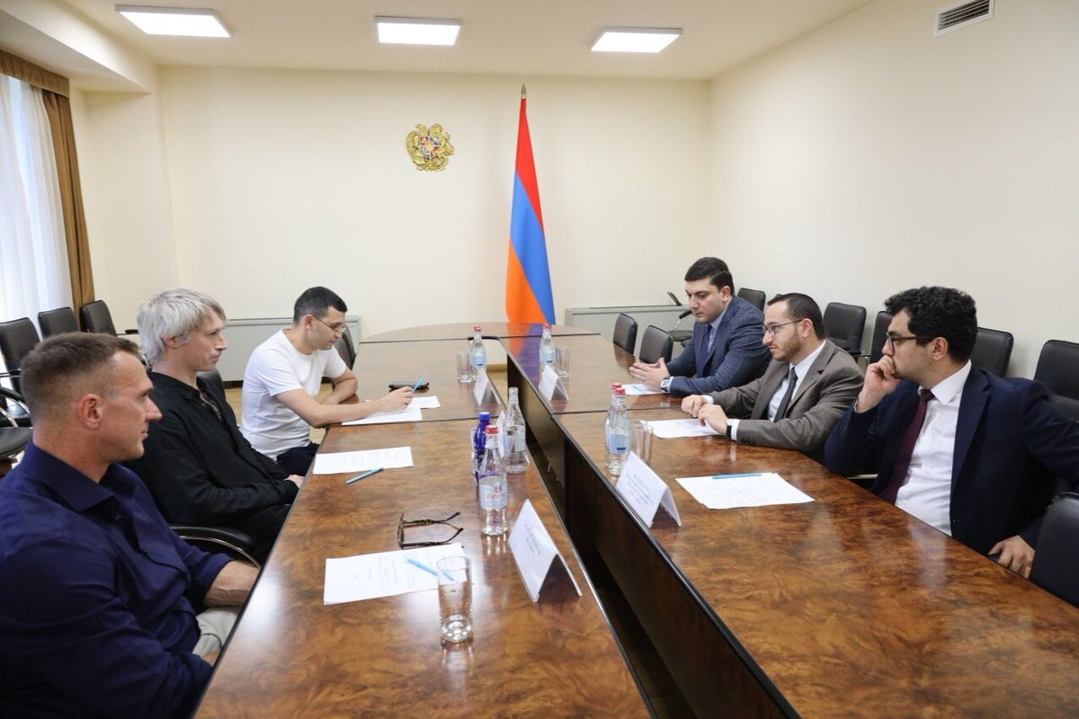 Gavin Wood se reunió con el Ministro de Alta Tecnología de Armenia. 

El objetivo ➡️ impulsar la educación y la innovación Web3 en el país.

Gavin habló sobre establecer una Web3 University en Armenia, un paso que va más allá de la tecnología; se trata de formar talento local y