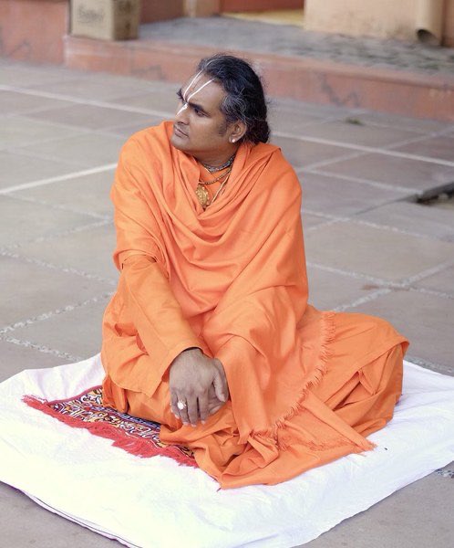 ❤️ The teaching of Giridhari is of experience and not of blind faith and His teaching and love are more powerful than any human promises. ❤️