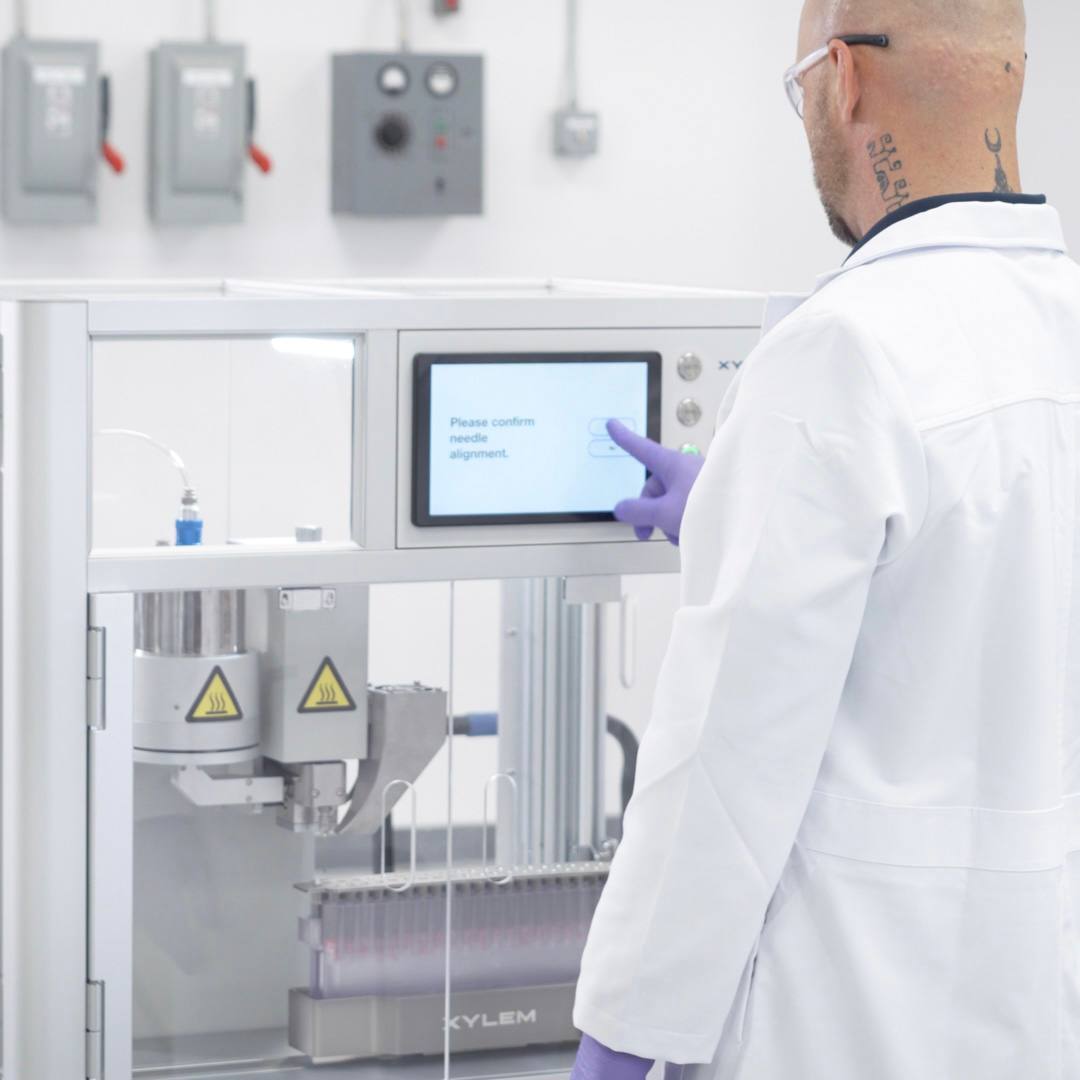 BeardBrosPharms's tweet image. The @xylemrobotics Y2 infuses at 35°C, preserving resins and preventing oxidation.

It is GMP compliant, durable, and easy to clean.

It works with any pre-roll format, fits anywhere, and runs on standard power.

It even handles gelled resins with precision.

Real engineering for…