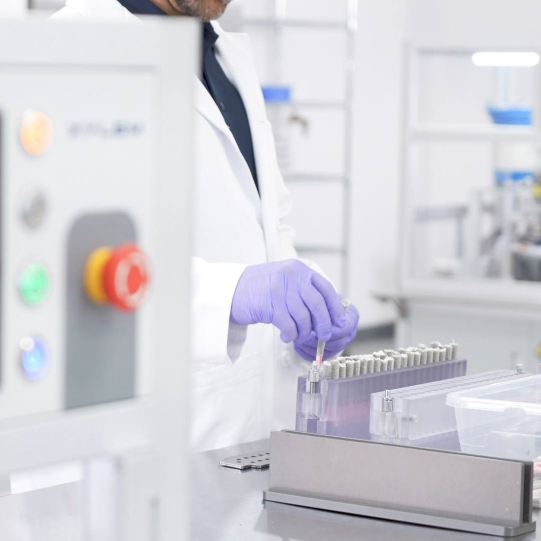 BeardBrosPharms's tweet image. The @xylemrobotics Y2 infuses at 35°C, preserving resins and preventing oxidation.

It is GMP compliant, durable, and easy to clean.

It works with any pre-roll format, fits anywhere, and runs on standard power.

It even handles gelled resins with precision.

Real engineering for…