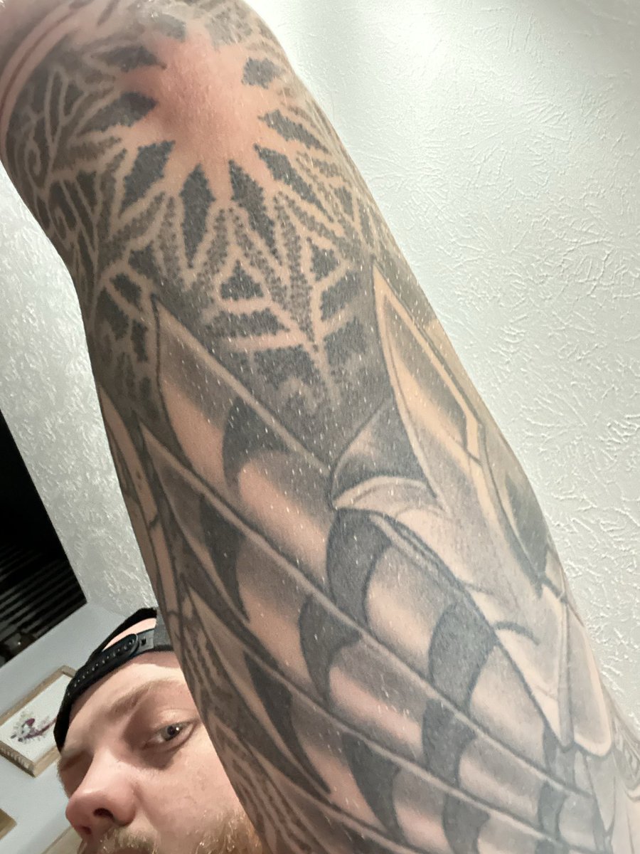 K_johnson9345's tweet photo. @PFTCommenter Dot work Mendela around your elbow https://t.co/SneS5zlfoY
