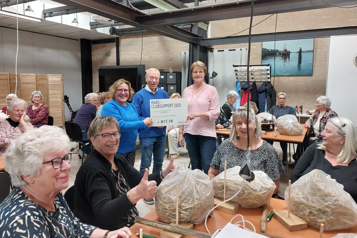 Op de drukbezochte clubavond van de Vrouwen van NU in Spaarndam mocht ik een mooie cheque uitreiken.
#raboclubsupportMRA #decooperatieverabobank #Spaarndam