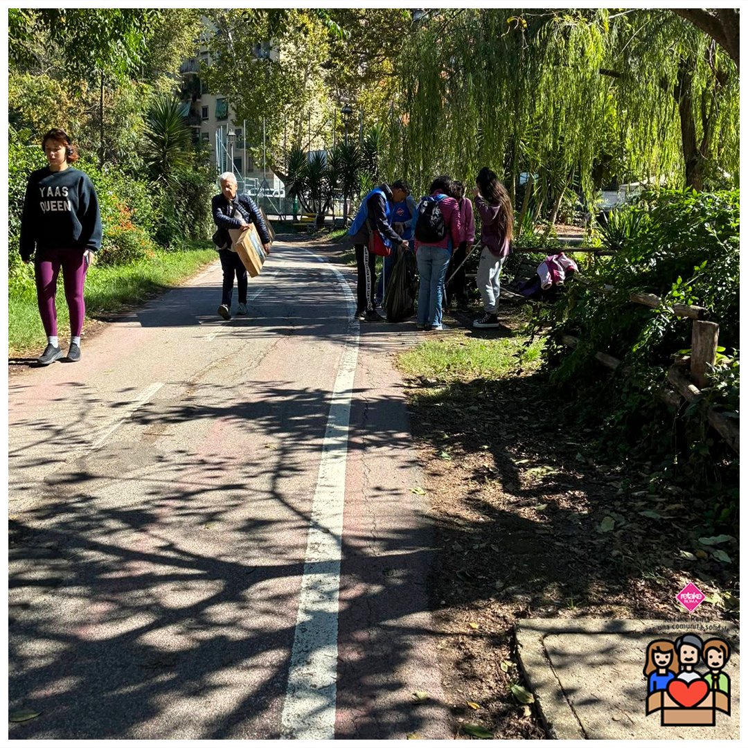 Retake_Roma's tweet photo. Rendere i luoghi più fruibili per recuperare i momenti conviviali, favorire una socialità spesso perduta e sentirsi parte di una comunità accogliente.
Vuoi sostenere il progetto Retake Roma per una Comunità Solidale? Link nel primo commento 👇

#Retakesolidale #volontariato https://t.co/3TbTWF7OYF