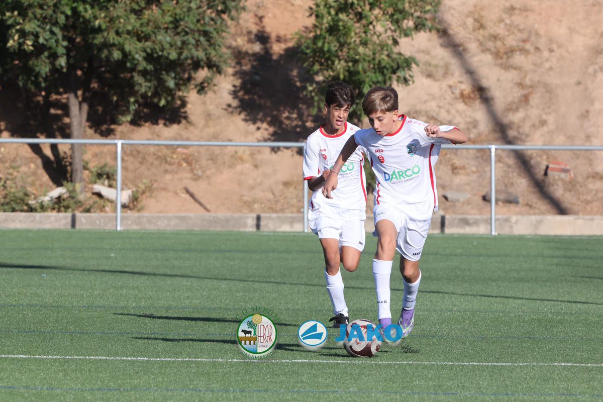 El #CadeteD sumó un nuevo punto en su visita a <a href="/cdmpizarrales/">C.D.M. Pizarrales</a> C en un disputado partido. Continuamos. 

#VamosHergar #TodoAlRojo