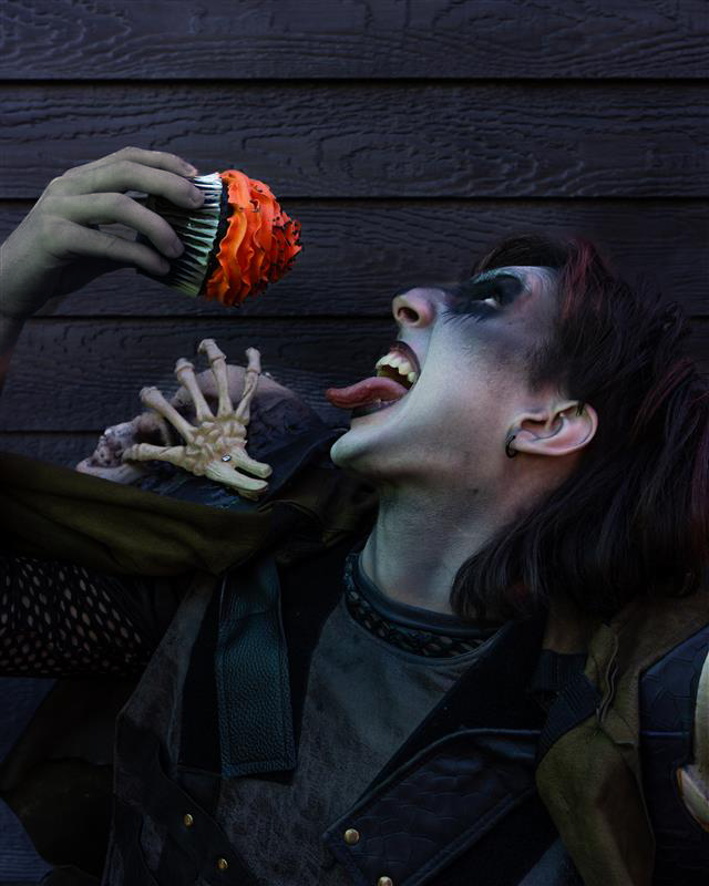 WonderlandNews's tweet photo. Fright works up an appetite. 👀

Sink your fangs into our specialty #HalloweenHaunt eats, terrifyingly tasty treats you won’t want to miss. 🍟💀

#CanadasWonderland #TorontoHalloween #SpookySeason #HauntEats #TorontoEvents #HauntedAttractions #FrightNight #TorontoThingsToDo https://t.co/hkMDZiLGMD