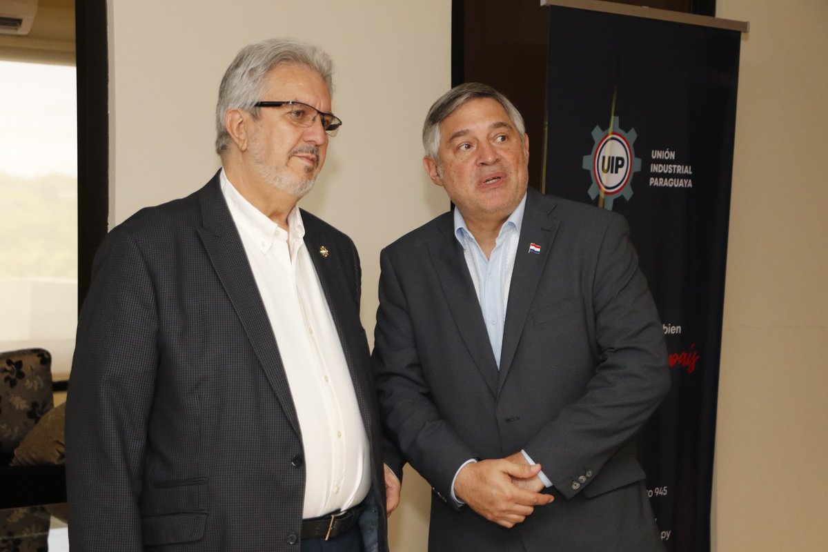MECpy's tweet image. Nos reunimos con autoridades de la @UIP_py y universidades del país, espacio clave para fortalecer lazos y trazar una hoja de ruta conjunta. 
Creemos en la calidad de la educación como motor indispensable para el desarrollo sostenible de las comunidades. 
#EducaciónUnaPrioridad🇵🇾
