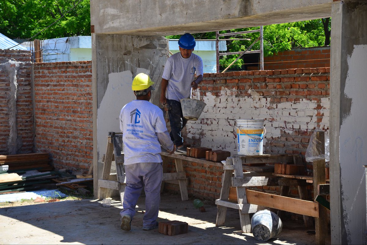 Reiniciamos la construcción de un nuevo Centro de Desarrollo Infantil en #FlorencioVarela 

La obra, que había sido paralizada por Nación, consiste en la intervención de un edificio de 255 m2 para el cuidado integral a niños y niñas de 45 días a 4 años del barrio Pico de Oro.