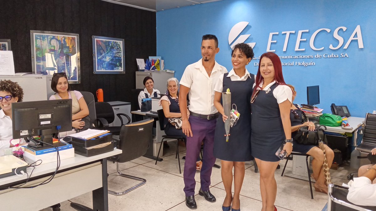 👉En la mañana de hoy se reconoció a la Especialista Delvis Almarales Guerra, por la gestión oportuna de las incidencias por interrupciones de los diferentes sistemas que integran la actividad comercial en la DTHO.