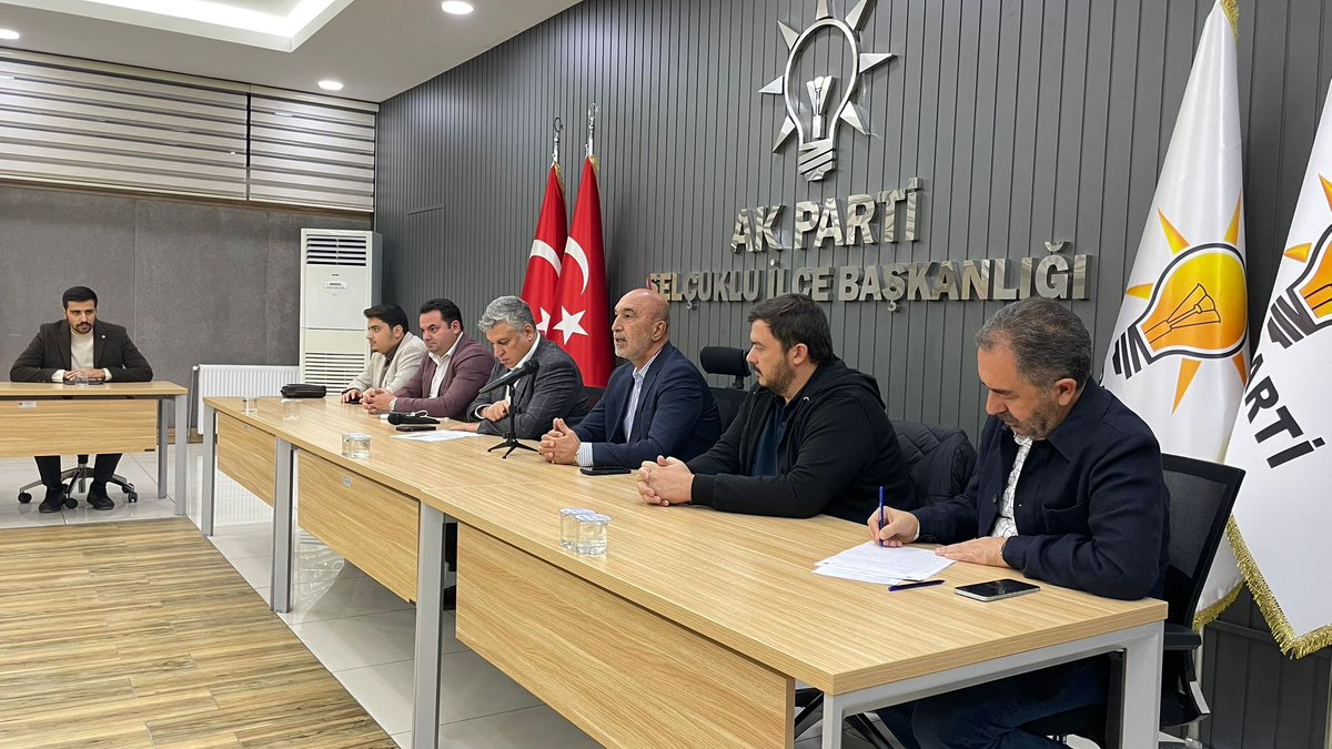 📍AK Parti Selçuklu İlçe Teşkilatı 

Yönetim Kurulu toplantımızın ardından, önceki dönem İl Başkanımız Sn. Hasan Angı ile teşkilatımızda bir araya geldik.

Kıymetli tecrübelerini ve hatıralarını bizlerle paylaşan Sn.Hasan Angı'ya teşekkür ediyor, birlik ve istişare ruhuyla