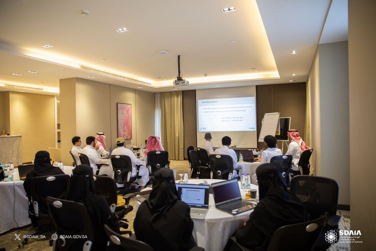 مشاهد من معسكر إدارة الأنظمة السحابية؛ لبناء القدرات الوطنية في مجال موثوقية المواقع (SRE) الذي تنظمه #سدايا.