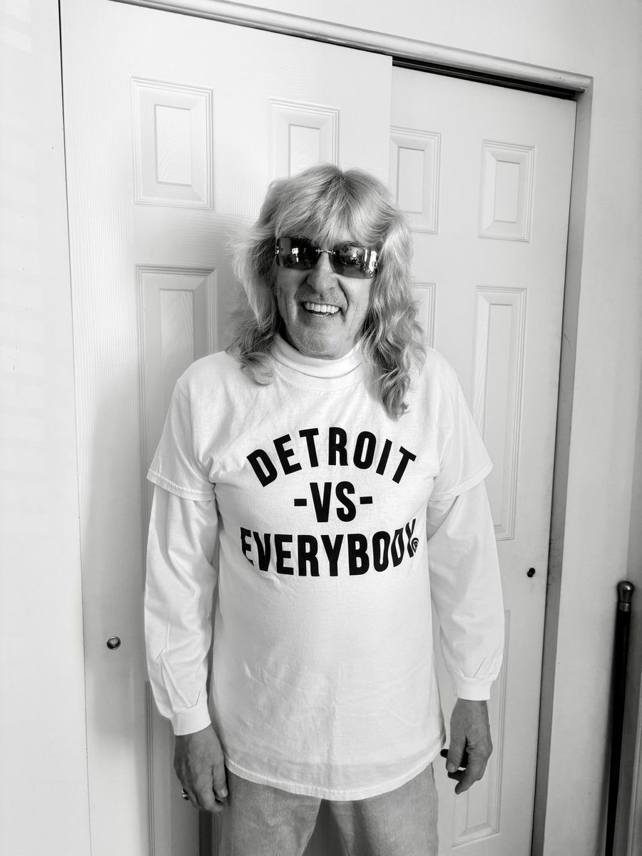 TheLook_Detroit's tweet photo. I’m from Pontiac Michigan but I love Detroit … It’s time to pull out this shirt. Go Lions !!! https://t.co/AKVKFLY3Es