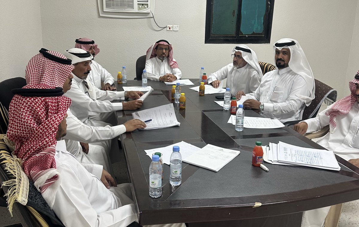 berteraah's tweet photo. عقد مجلس إدارة جمعية البر الخيرية بترعة بمحافظة #العيص بمنطقة #المدينه_المنورة برئاسة رئيس المجلس علي بن ناجي  العامري اجتماعه بمقر الجمعية، حيث استعرض المجلس أبرز المنجزات التي تحققت خلال الفترة الماضية، إضافةً إلى مناقشة أبرز المعوقات والتحديات.

كما ناقش المجلس التحضيرات النهائية لاجتماع الجمعية العمومية، والمقرر عقده الأسبوع بعد القادم.

سائلين الله العون والتوفيق لخدمة مستفيدي الجمعية وتعزيز دورها التنموي في المجتمع.

#جمعية_البر_بترعة #محافظة_العيص #العمل_الخيري