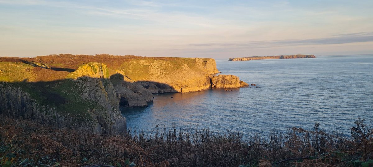 What an amazing day finishing another section of the Welsh Coastal path in Pembrokeshire. A very up and down day along the edges and finishing in the dark makes me think it's now time to relax before we start again tomorrow 💙