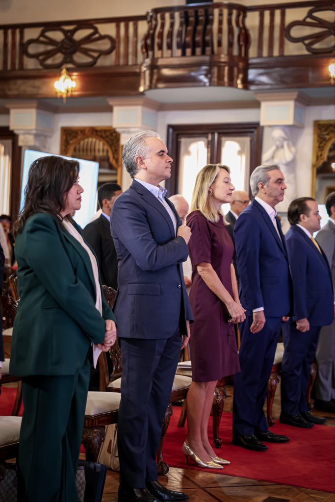 LMDECAMPS's tweet image. Acompañé al presidente @luisabinader en la firma del acuerdo con @nvidia, un paso hacia un país que mira al futuro con propósito.

La tecnología vale por las personas que la usan para transformar realidades.

Desde la educación, formamos ese talento. 🇩🇴