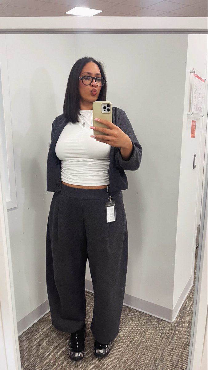 jadore92's tweet photo. just tryna make it to the weekend 🙃 https://t.co/WoaTQvk9fP