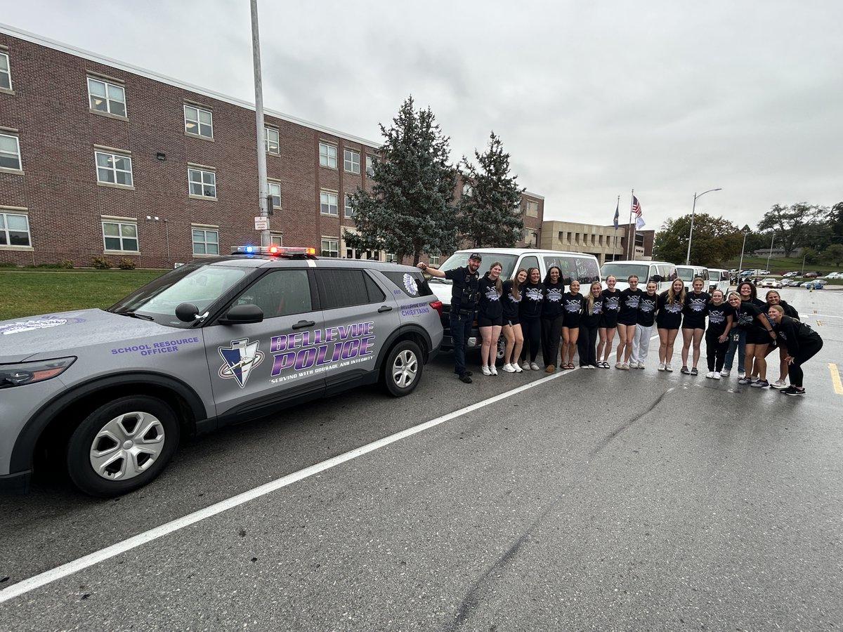 The Bellevue Police Department would like to congratulate the Bellevue East Chieftains Softball Team on winning the District Championship!  We’re proud to support you as you head to the State Tournament tomorrow at 9:00 AM. Good luck, Chieftains! Bring it home!

#bpd